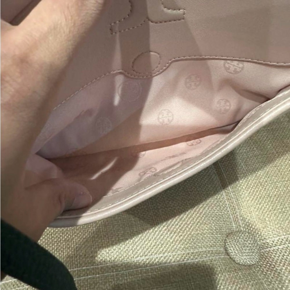 Tory Burch Elegant Pink Quilted Shoulder Bag - Picture 4 of 5
